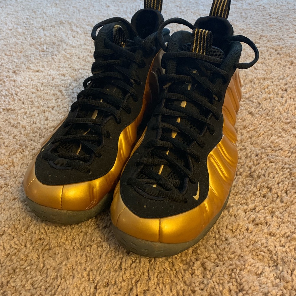100% AUTHENTIC Nike Foamposite Black/Gold Size 8.5